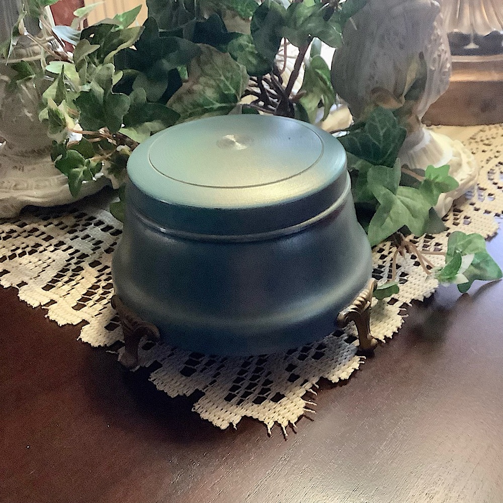 Antique tin/metal powder dish with lid excellent condition